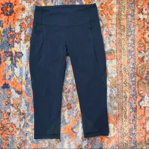 Lululemon Crops, sz 6, excellent condition